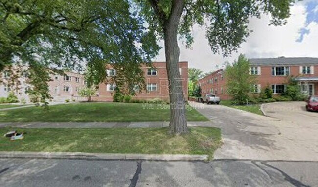 Primary Photo - 16025 Van Aken Blvd