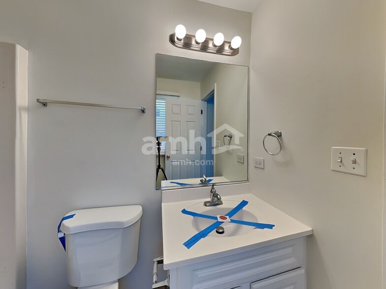 Building Photo - 2012 Primrose Dr