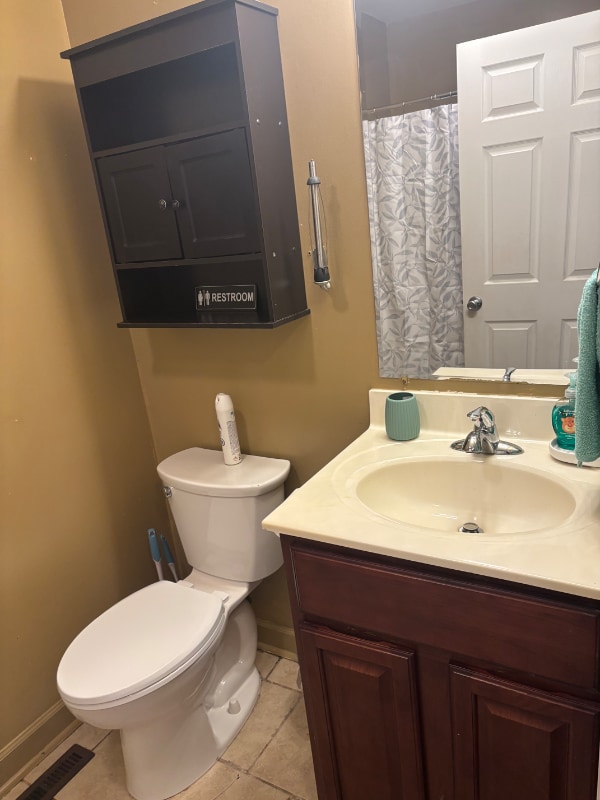 Building Photo - 1624 N Cherry St