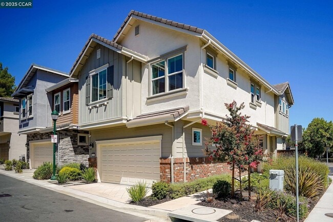 Building Photo - 3893 Villa Vista Pl