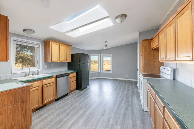 Building Photo - 20945 Via Duran Point