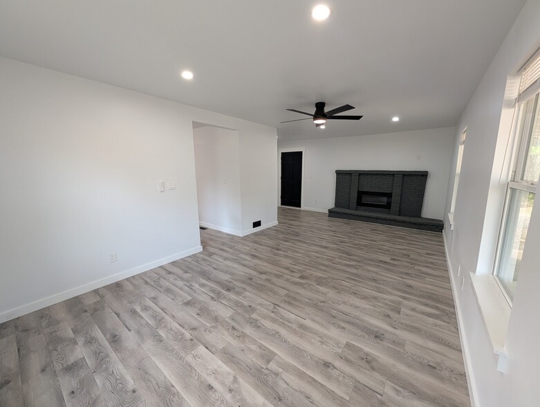 Building Photo - 333 Corinth Rd