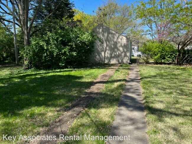 Building Photo - 3 br, 1.5 bath House - 2401 SE Kentucky