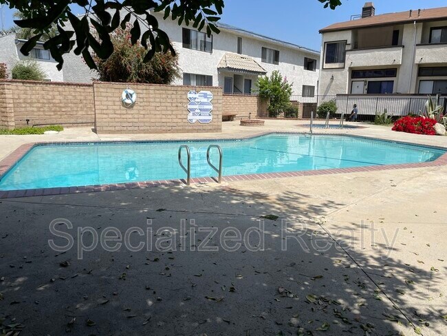 Building Photo - 13901 Sayre St