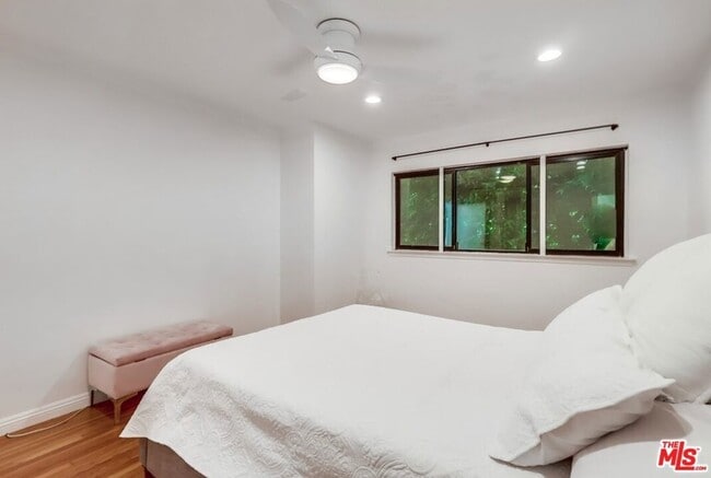 Building Photo - 1275 Havenhurst Dr