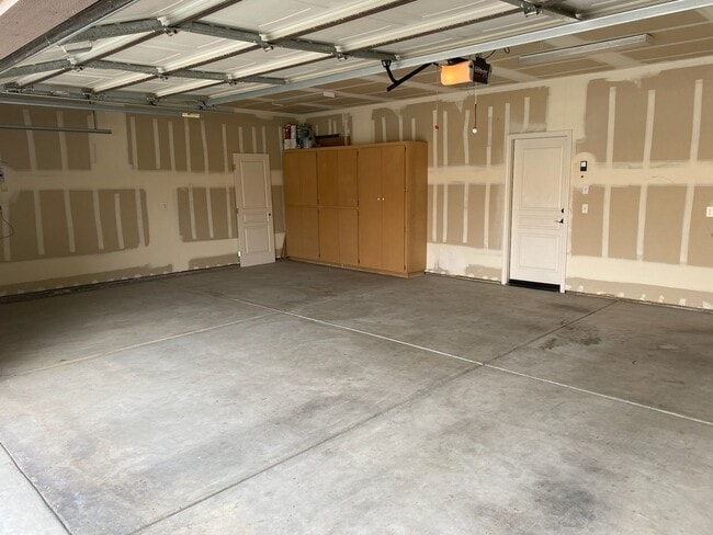 Building Photo - 6245 W Whitley Ave