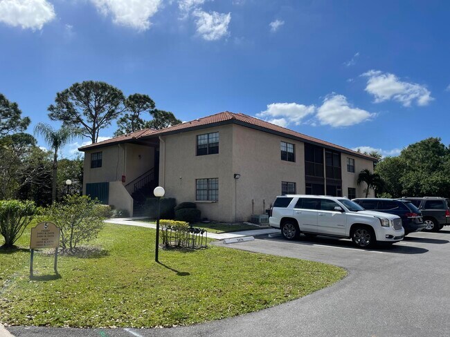 Building Photo - 2476 SE Garden Terrace