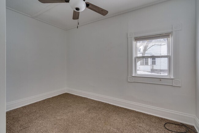 Building Photo - 149 Maple St