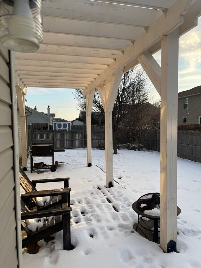 Building Photo - 3 Bed 2 Bath Ranch Style House with Fenced Backyard