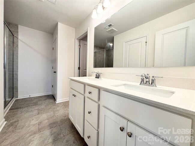 Building Photo - 699 Kitfox Dr NW