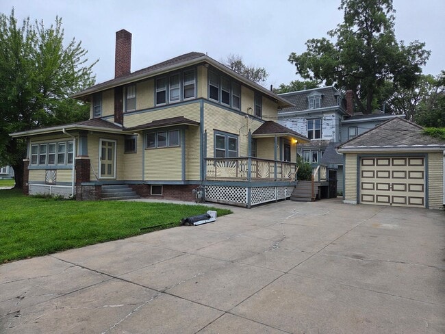 Building Photo - Beautiful 3-bedroom house available now