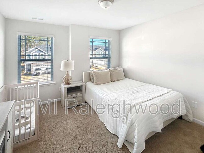 Building Photo - 779 Creekway Dr