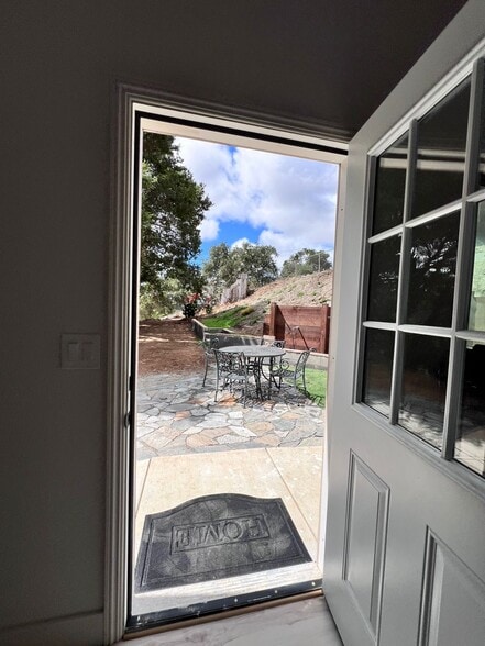 Building Photo - 496 Carr Ave