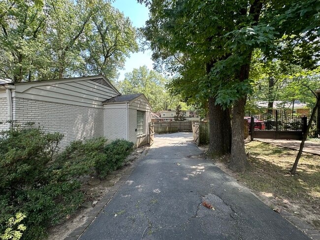 Building Photo - 5901 Brierdale Ave