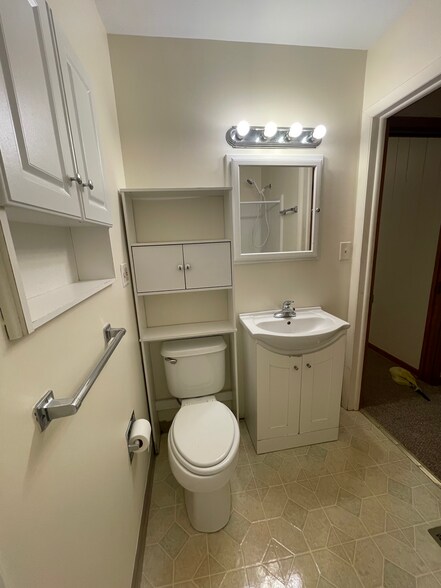 Building Photo - 156 S Chester St