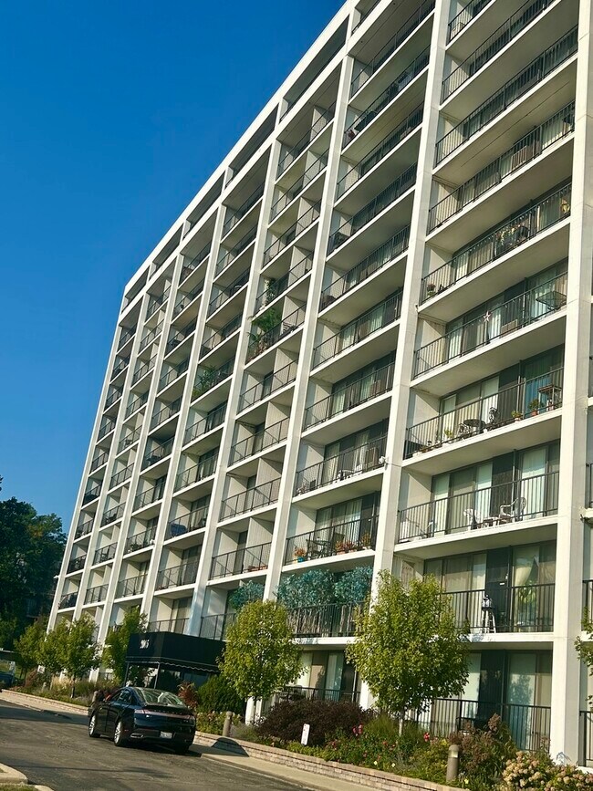 Building Photo - 2005 S Finley Rd