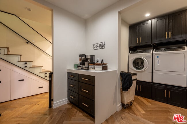 Building Photo - 1095 Chula Vista Pl