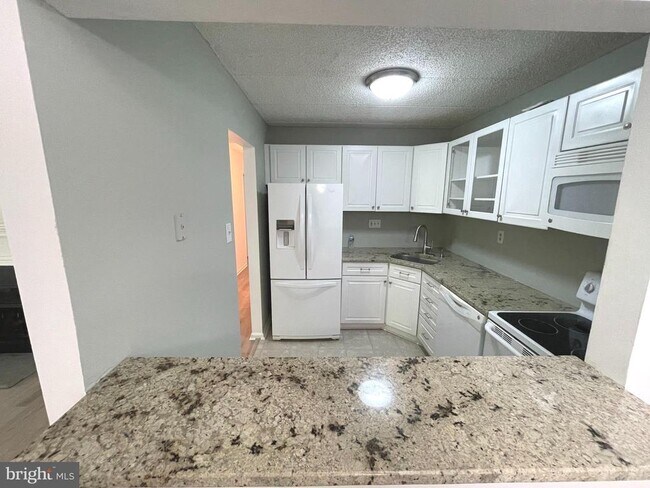 Building Photo - 62 Le Forge Ct