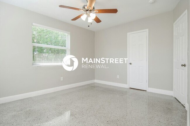 Building Photo - 3 Bedroom Pet-Friendly Home in Hollywood, ...