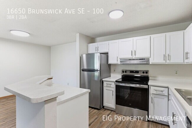 Building Photo - 16650 Brunswick Ave SE