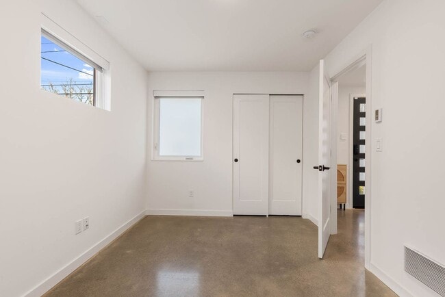 Building Photo - 2123 2nd Ave N