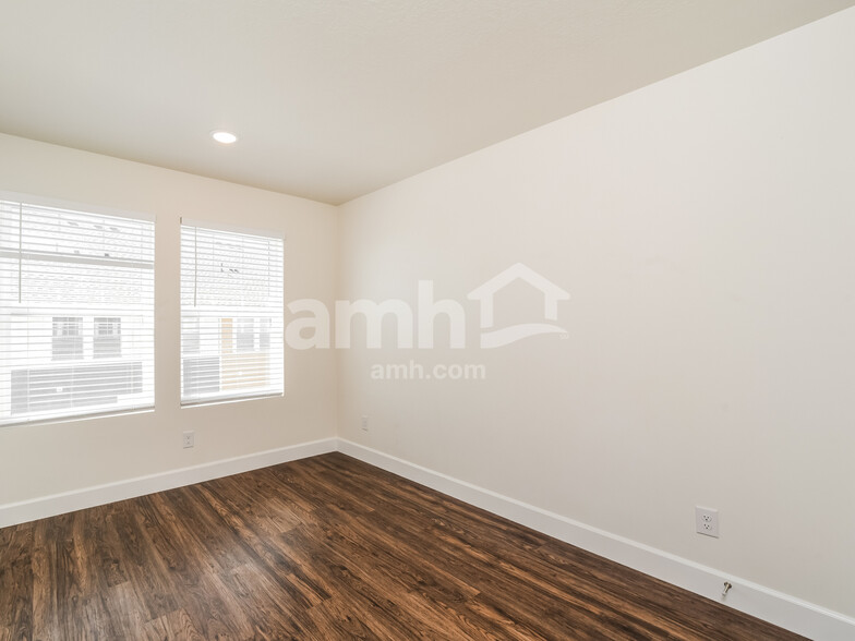 Building Photo - 6037 W Copperhawk Dr
