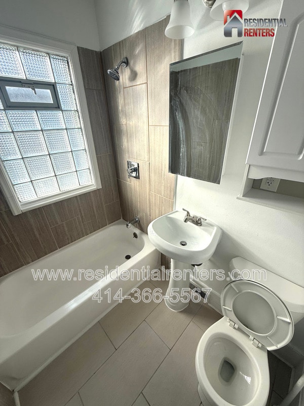 Building Photo - 7019 W Burleigh St