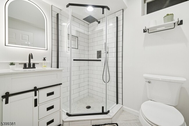 Building Photo - 17 Edison Dr