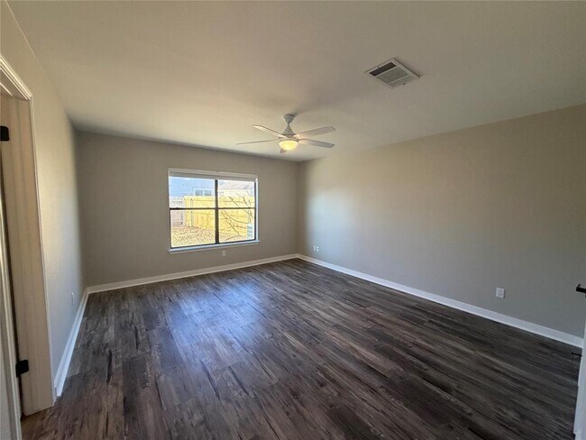 Building Photo - 1307 Lakeside Loop