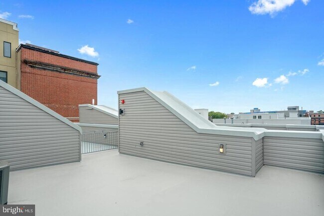 Building Photo - 1640 Cambridge St