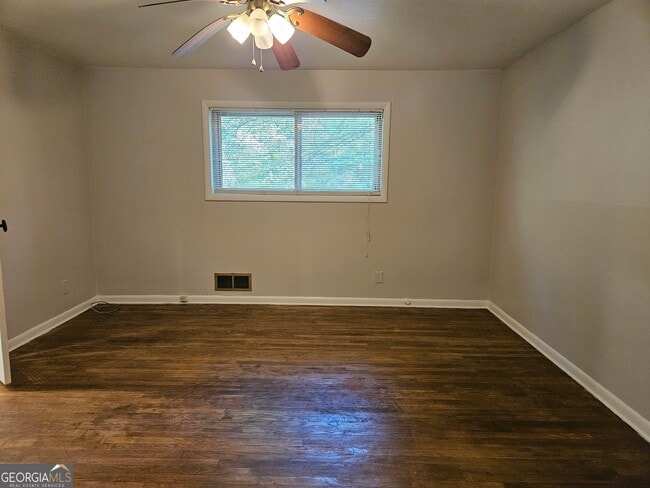 Building Photo - 3543 Cloudland Dr
