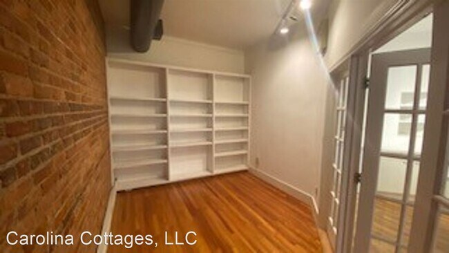 Building Photo - 2 br, 1.5 bath House - 225-B N. Main Street