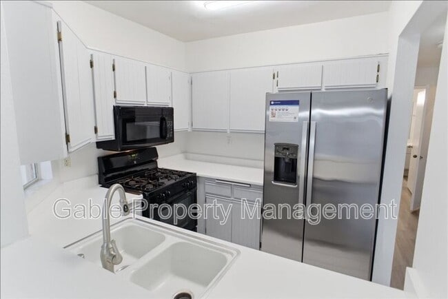 Building Photo - 23903 Del Monte Dr.