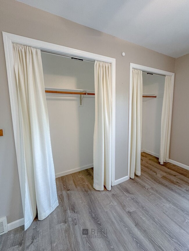 Building Photo - NEWLY UPDATED 2 BED/ 1 BATH SINGLE FAMILY ...