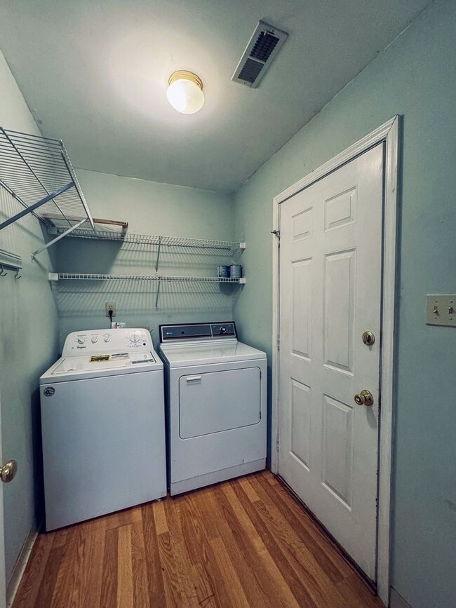 Building Photo - 3Bed/2Bath Lake Monticello Rental