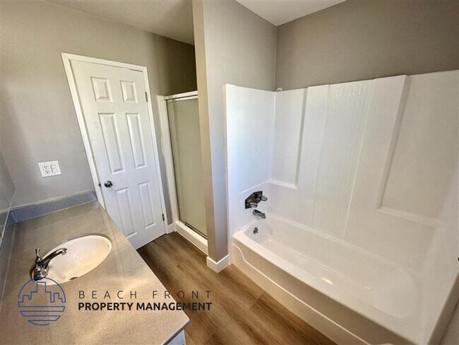 Building Photo - 2215 Nelson Ave.