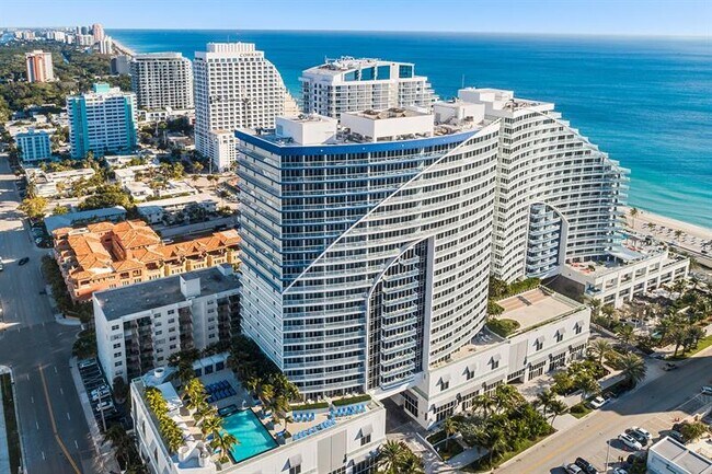 Building Photo - 3101 Bayshore Dr
