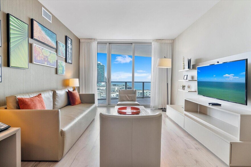 Building Photo - 4011 S Ocean Dr