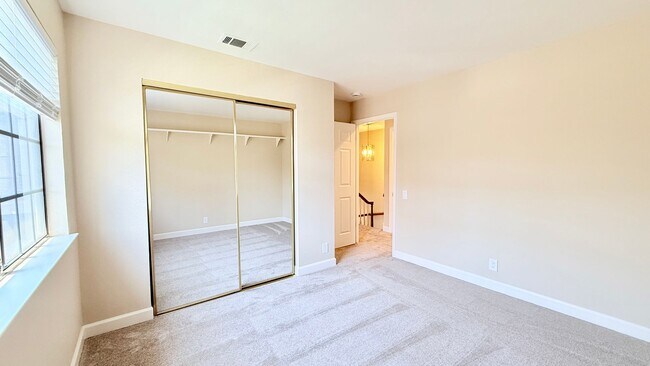 Building Photo - 1100 Sunshine Cir