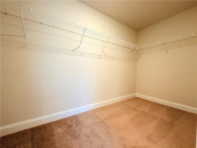 Building Photo - 470 Hellen Vly Dr