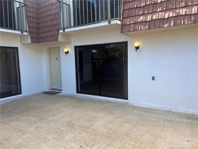 Building Photo - 3033 SW Sunset Trace Cir