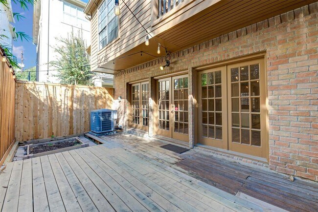 Building Photo - 225 Asbury-