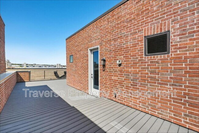 Building Photo - 408 Rayner Ave