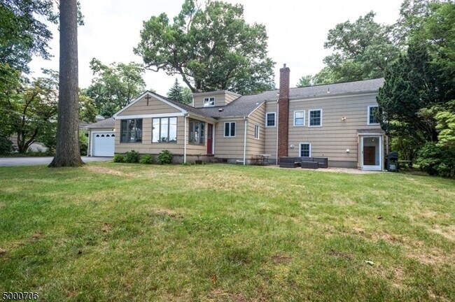 Building Photo - 73 Crest Dr