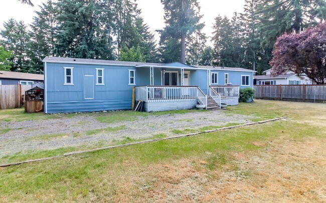 Building Photo - Updated 2 bedroom manufactured home on large corner lot