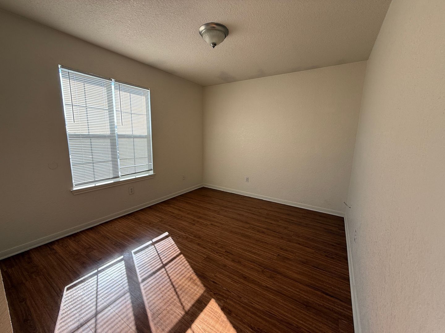 Building Photo - 1403 Dugger Cir