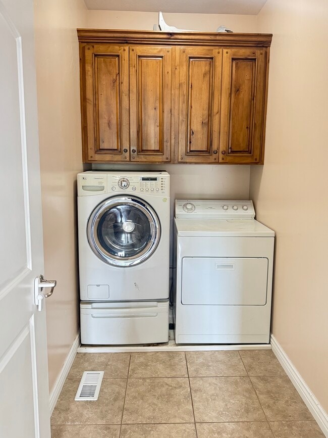 Building Photo - 588 S 350 E