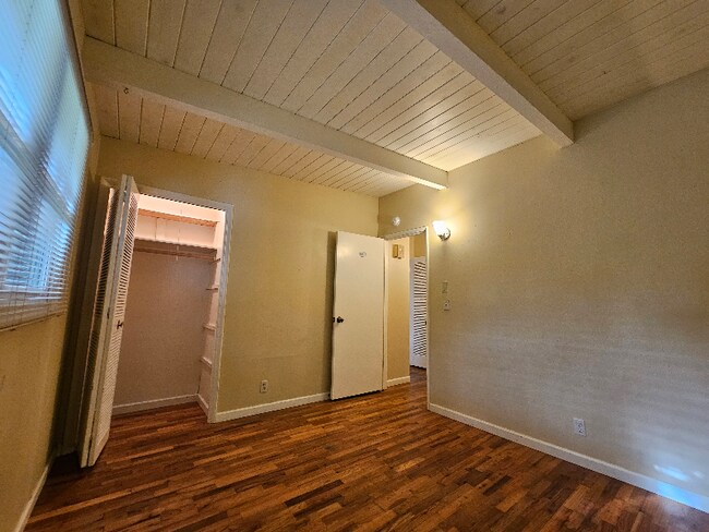 Building Photo - 517 NE 8th St