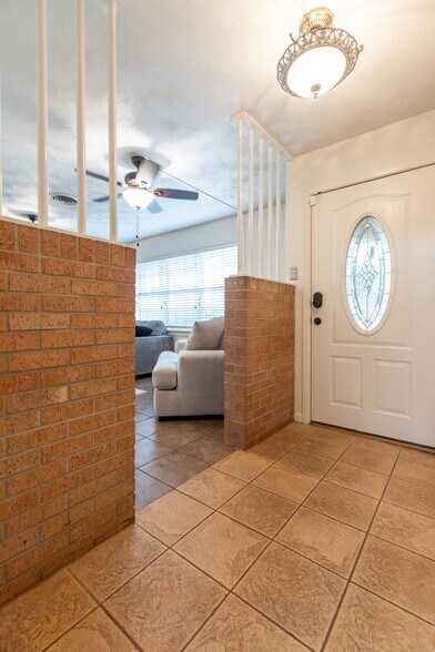 Building Photo - 1802 Glendale Dr
