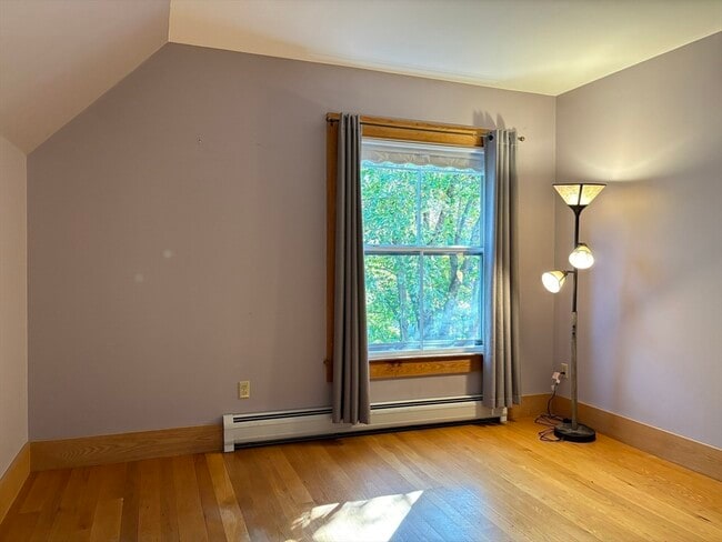 Building Photo - 527 Main St